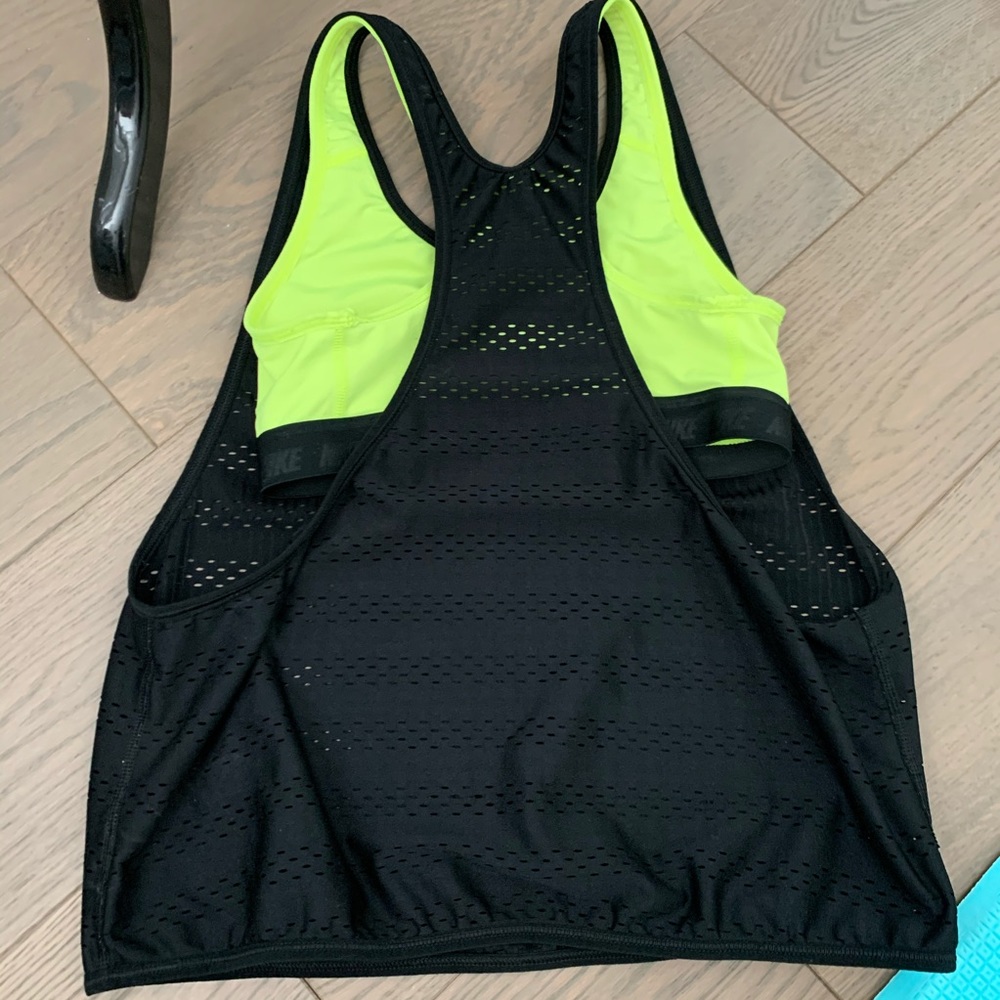 Nike workout top - Picture 3 of 3